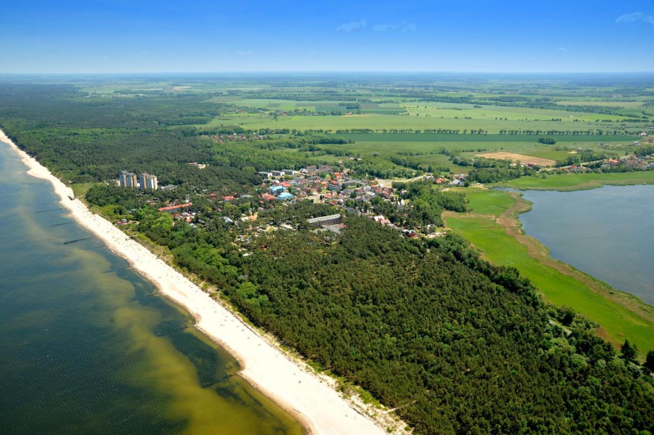 Avila Park & Spa Дзивновек Екстериор снимка